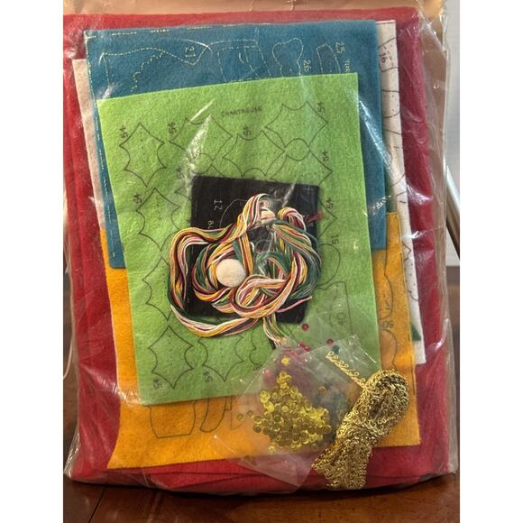 Vintage Hobby Kraft Felt Tree Skirt Kit Snow Family Christmas Tree Skirt 36" - Picture 6 of 7